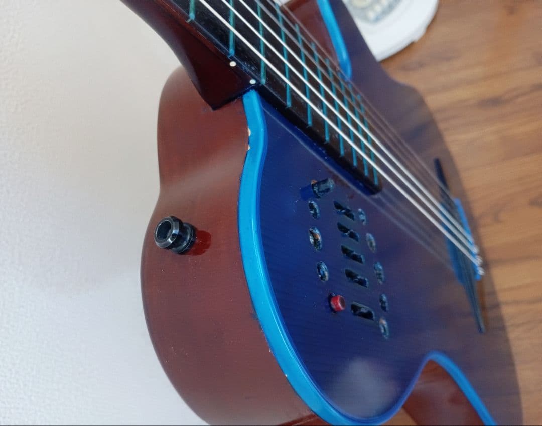 Godin Multiac エレアコ・オーシャンブルー仕立て