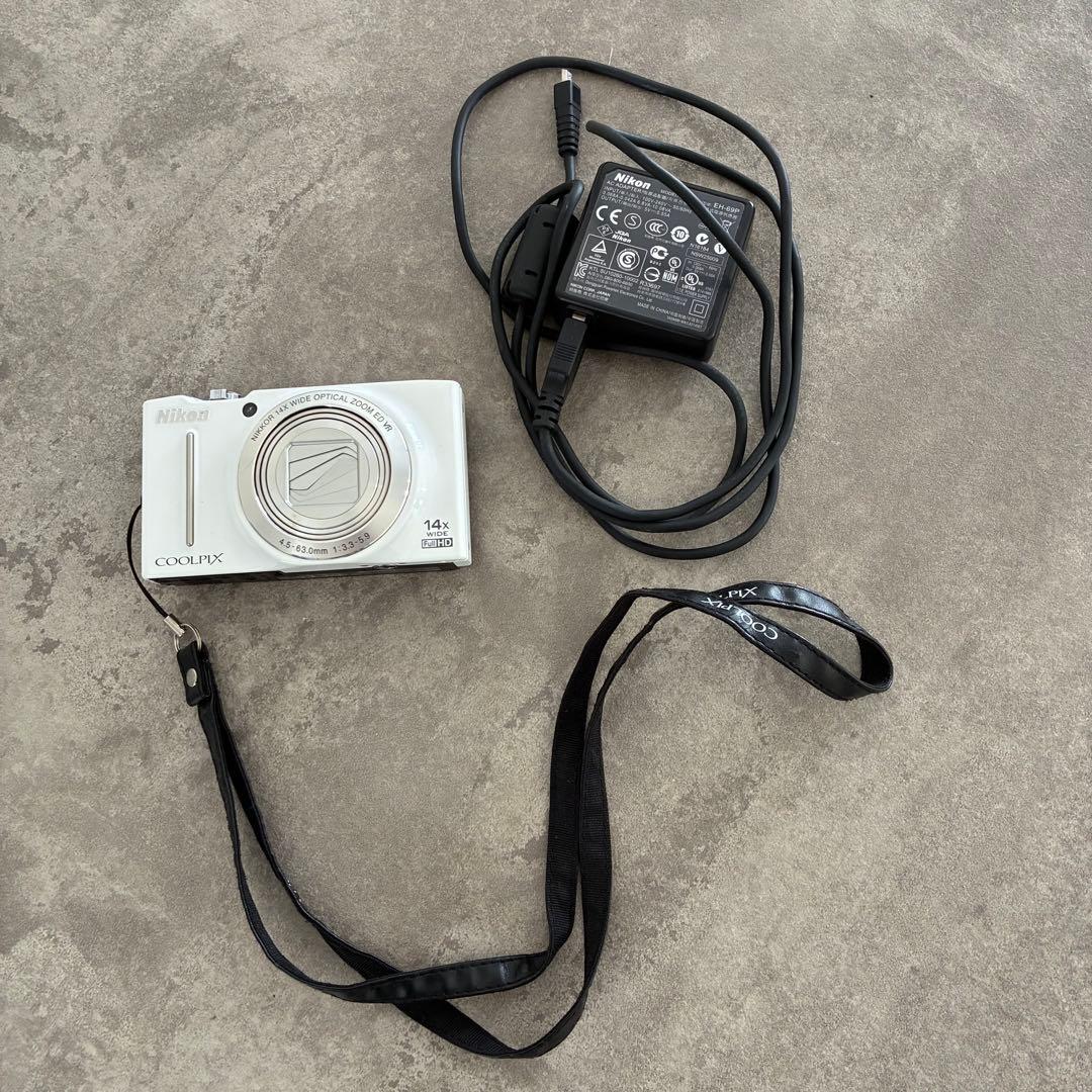 NIKON デジカメ　充電器あり　ホワイト