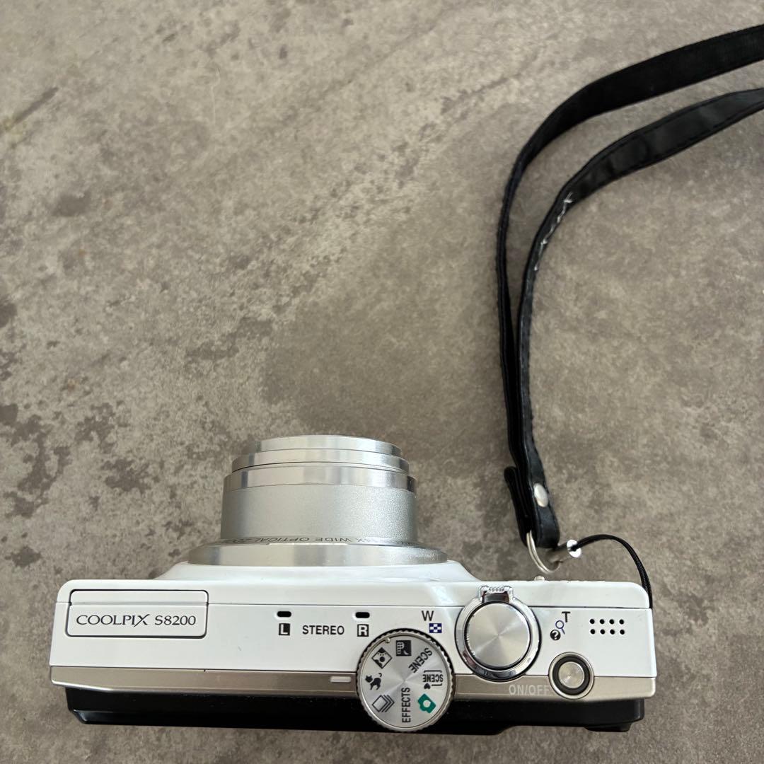 NIKON デジカメ　充電器あり　ホワイト