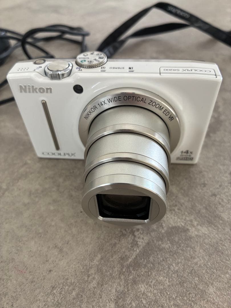 NIKON デジカメ　充電器あり　ホワイト