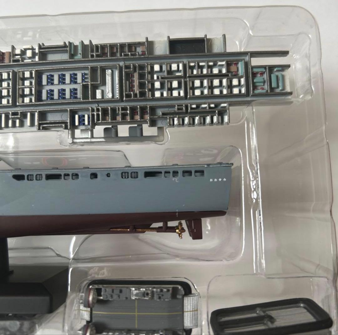 海上自衛隊輸送艦　LST-4001 おおすみ JMSDF タンク揚陸艦