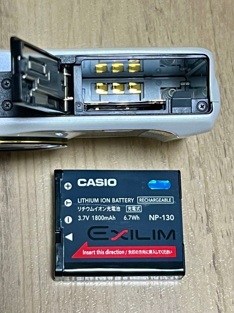 CASIO デジタルカメラ EX-ZR200 ホワイト 動作品確認済み