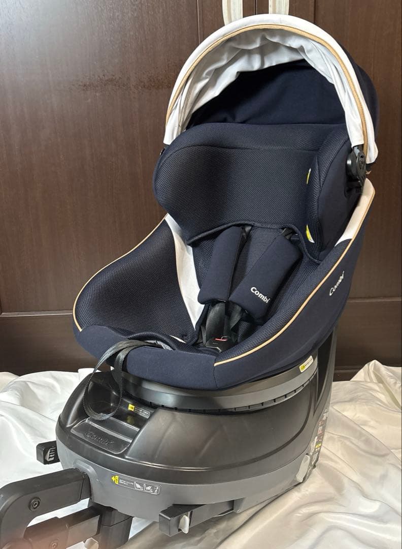 【極美品】コンビ クルムーブスマートエッグショック ISOFIX JL-590