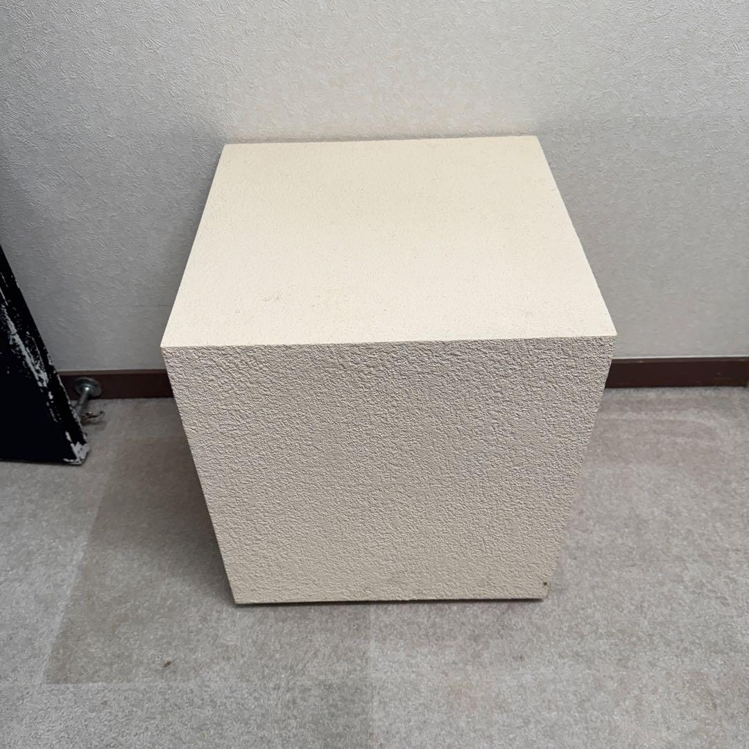 ZARA セメントフィニッシュ　サイドテーブル