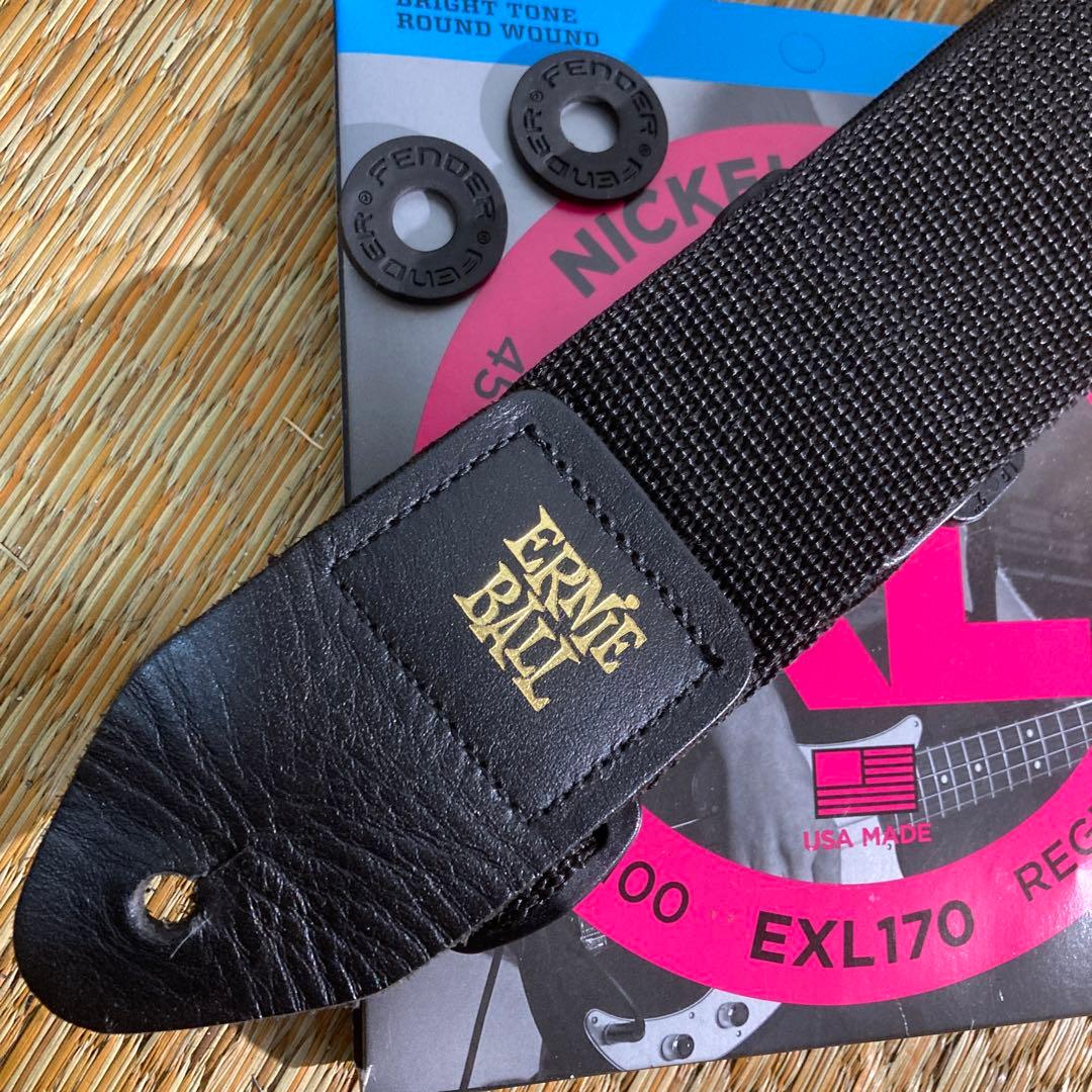 スタンド追加　フェンダー　JAZZベース　ストラップ　ピックガード　本　弦