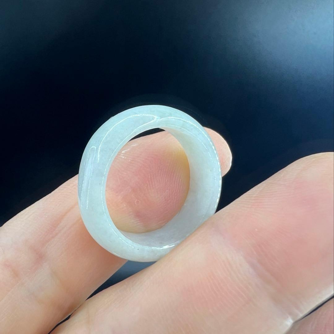 新品　ミャンマー産天然Aランク翡翠ののくり抜きリンググリーンホワイトAB1006