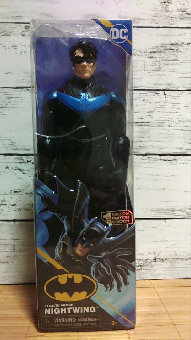 バットマンシリーズ　フィギュア３体とバットモービル