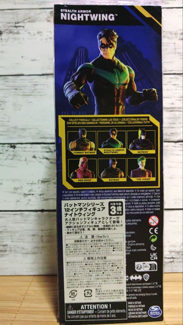 バットマンシリーズ　フィギュア３体とバットモービル