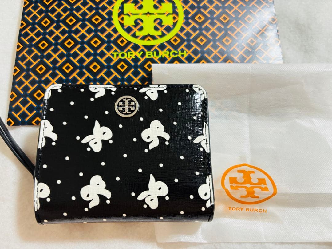 【新品未使用】トリーバーチ　財布　二つ折り　ロビンソン　リボン　革