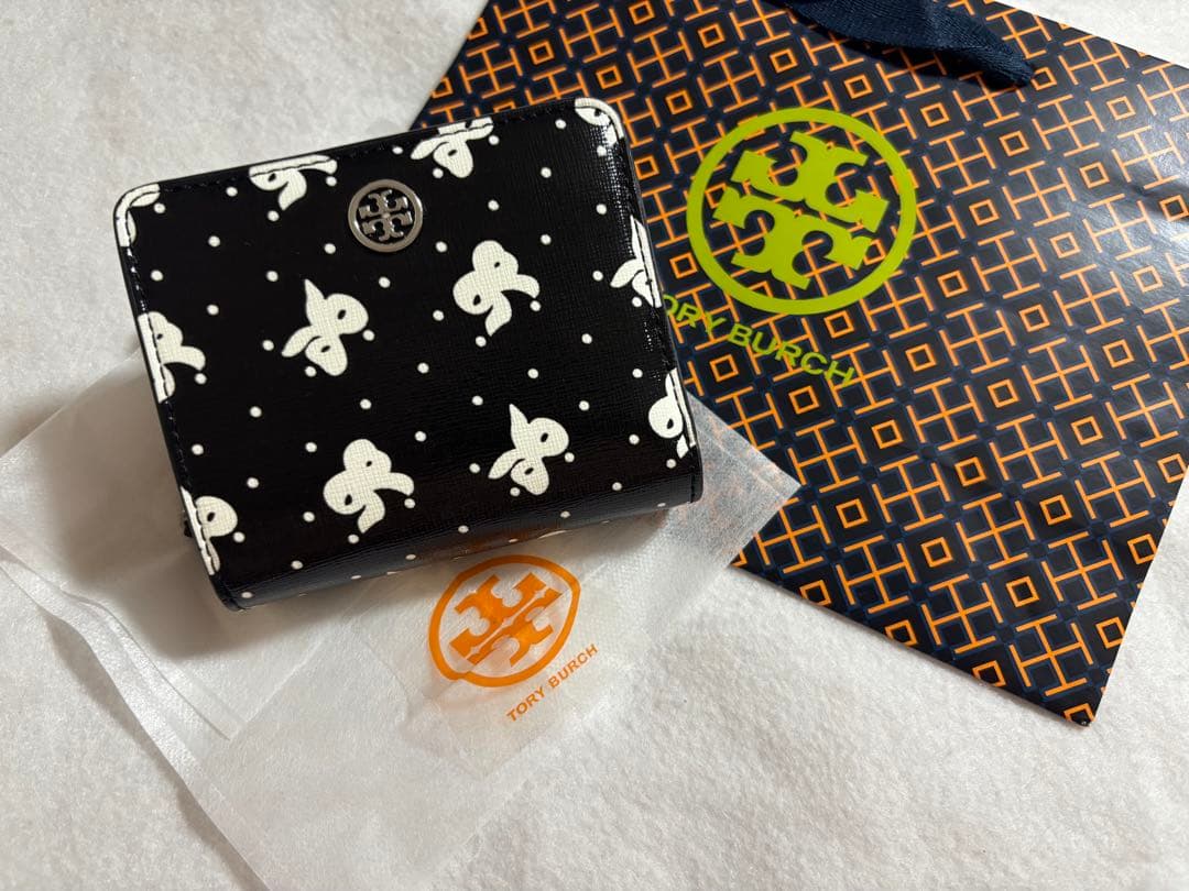 【新品未使用】トリーバーチ　財布　二つ折り　ロビンソン　リボン　革