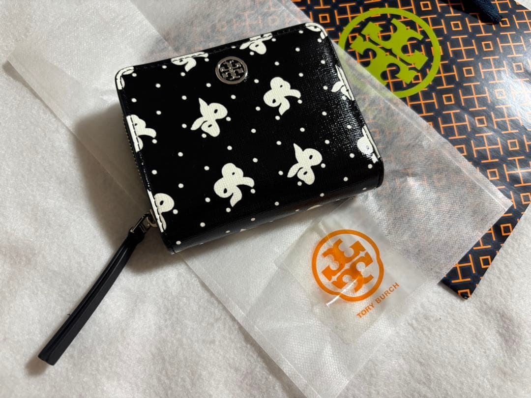 【新品未使用】トリーバーチ　財布　二つ折り　ロビンソン　リボン　革