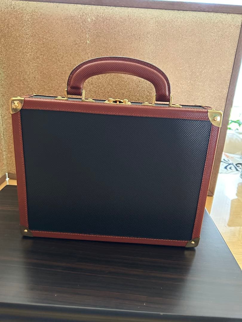 BOTTEGA VENETAの黒と茶色の小型アタッシュケースケース