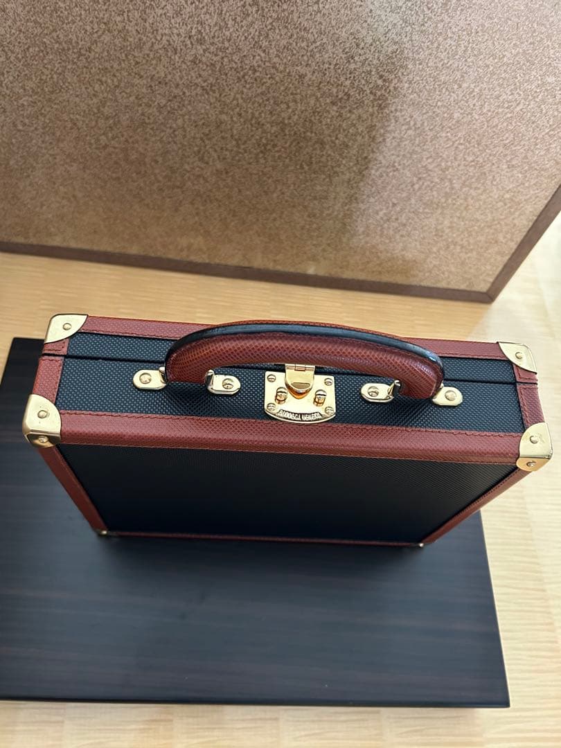 BOTTEGA VENETAの黒と茶色の小型アタッシュケースケース