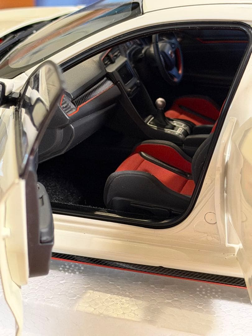 CIVIC TYPE R ホワイト 1/18スケール