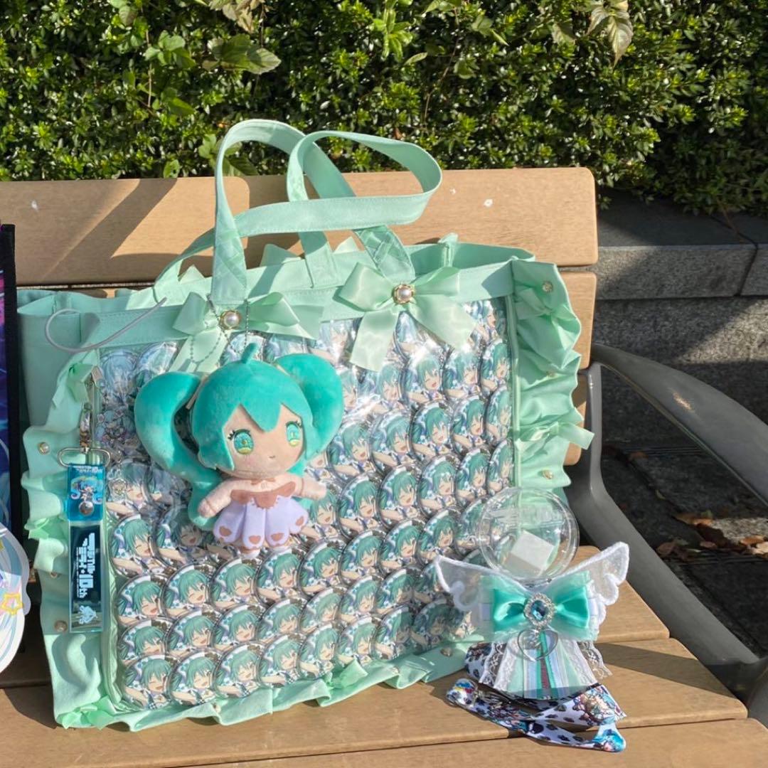 初音ミク モアモアジャンプ　缶バッジ　70個