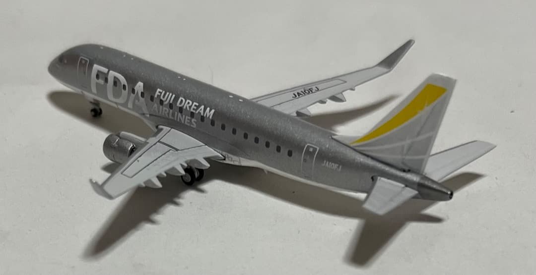 航空機・ヘリコプター FDA ERJ-175 JA10FJ Silver