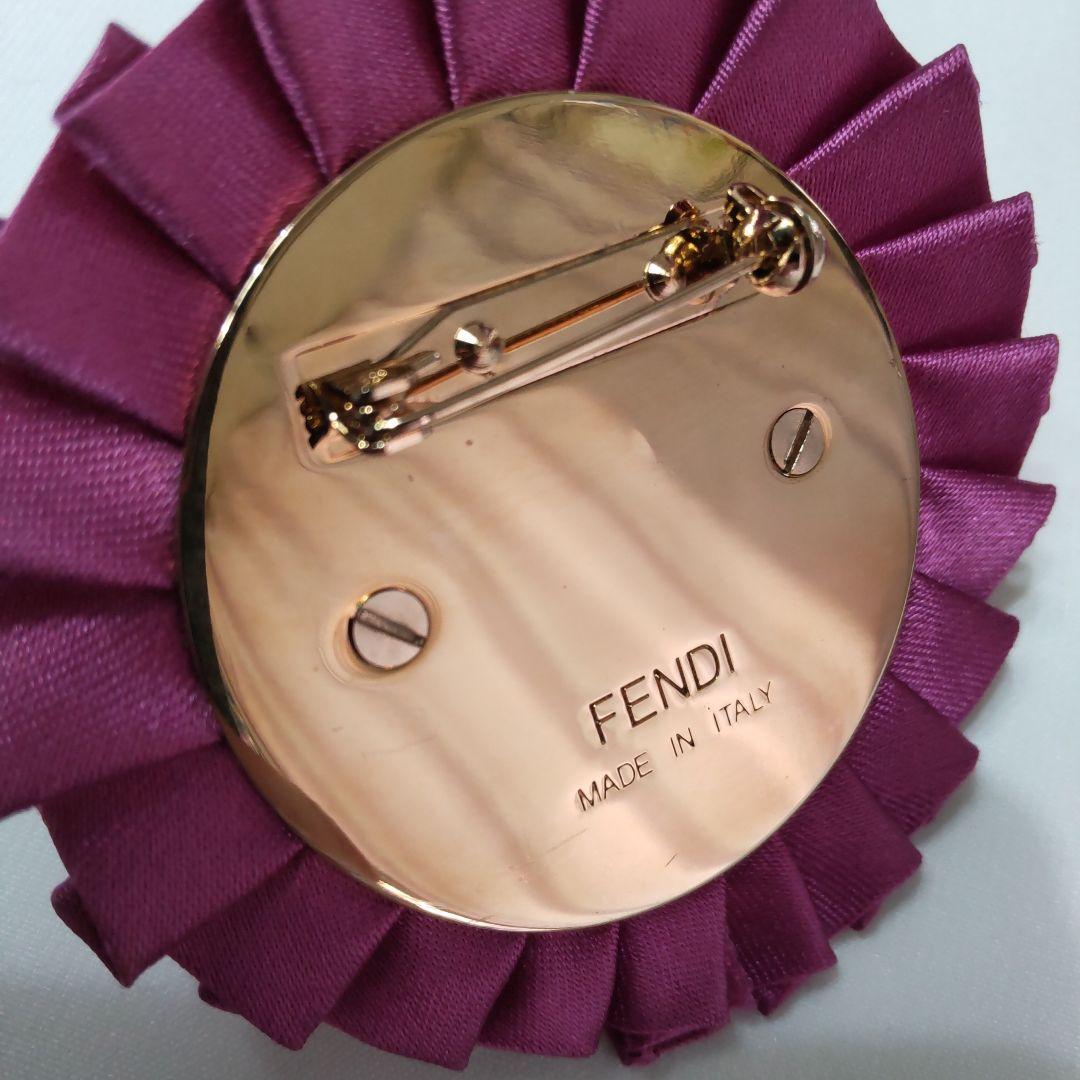 FENDI　ブローチ　フェンディ