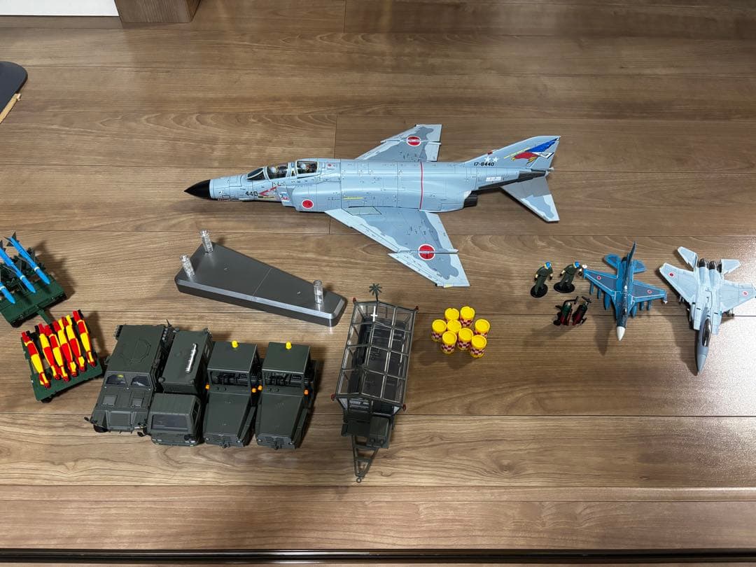 F-4EJ改をつくる(完成品) 一部破損あり・プラスチック製のクリアケース付き