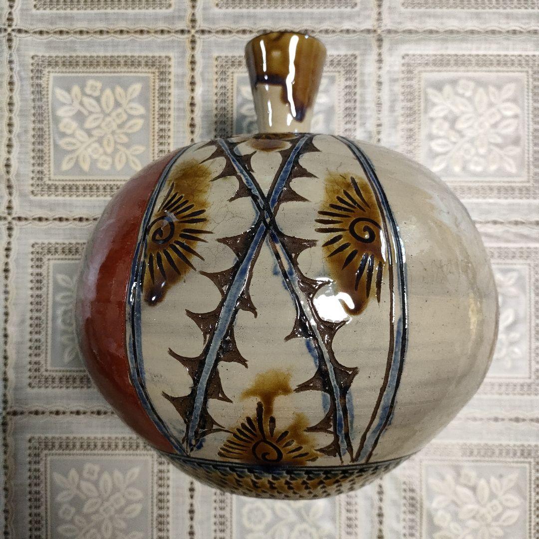 壺屋焼 新垣勲 『魚紋·赤絵　花瓶』