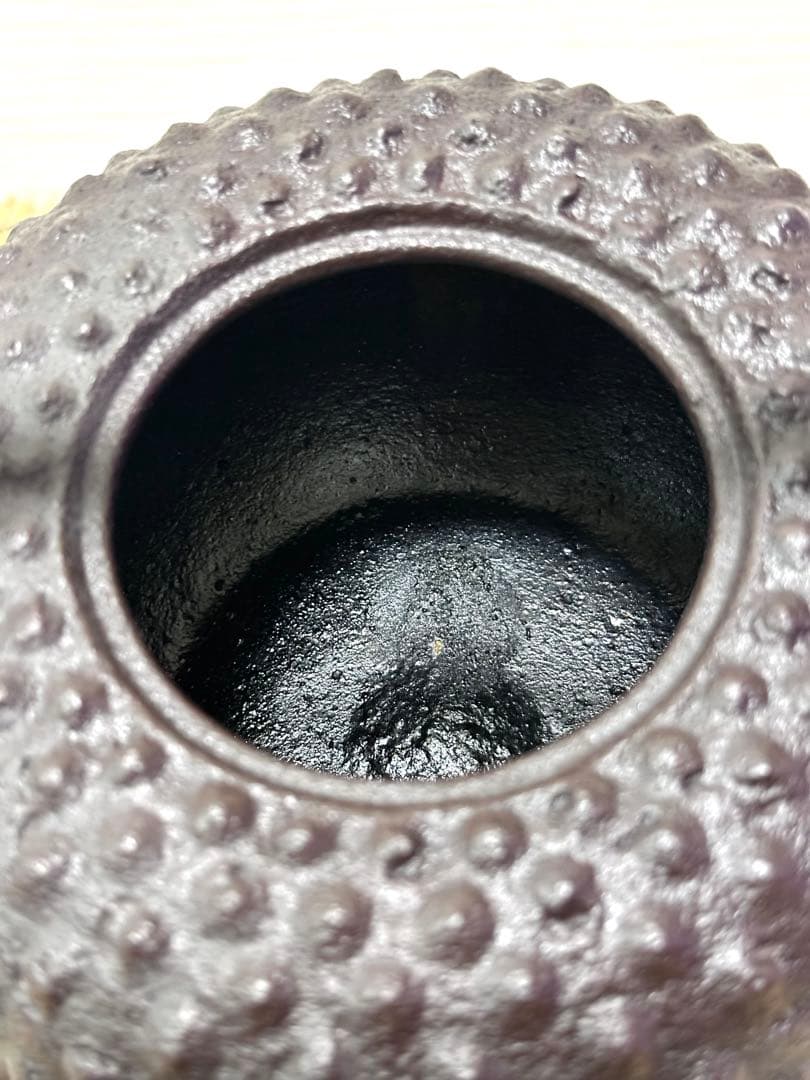 未使用、山形水沢 伝統工芸士 菊池 政光作 大アラレ 飾銅蓋 南部鉄瓶　南部鉄器