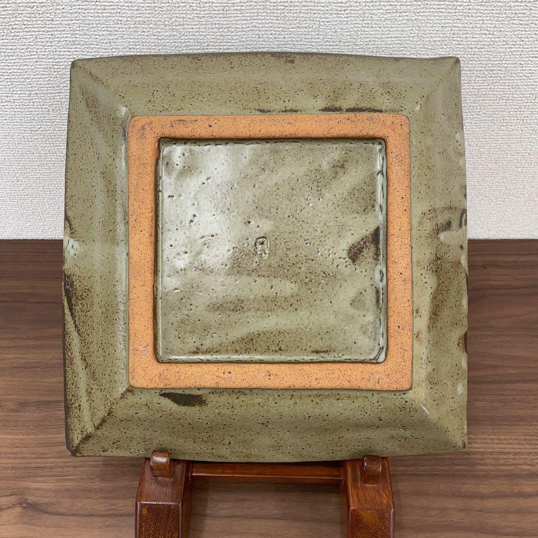 【人間国宝】島岡達三 地釉象嵌 唐草文角皿 (径28cm)