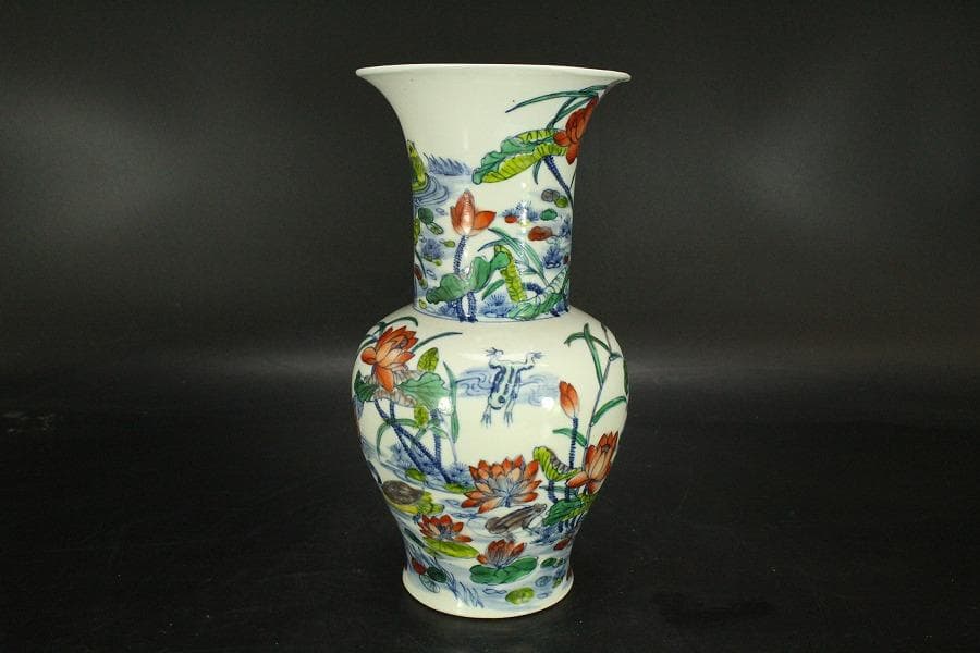 中国美術 門彩 色絵 水辺蓮花 瓶 高23cm(LC243)