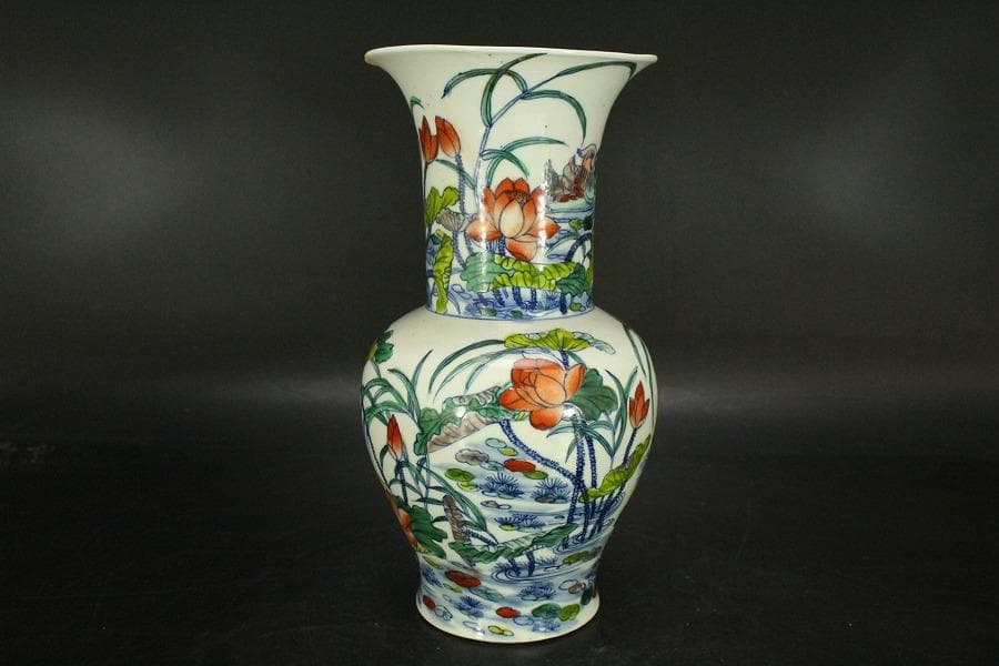 中国美術 門彩 色絵 水辺蓮花 瓶 高23cm(LC243)