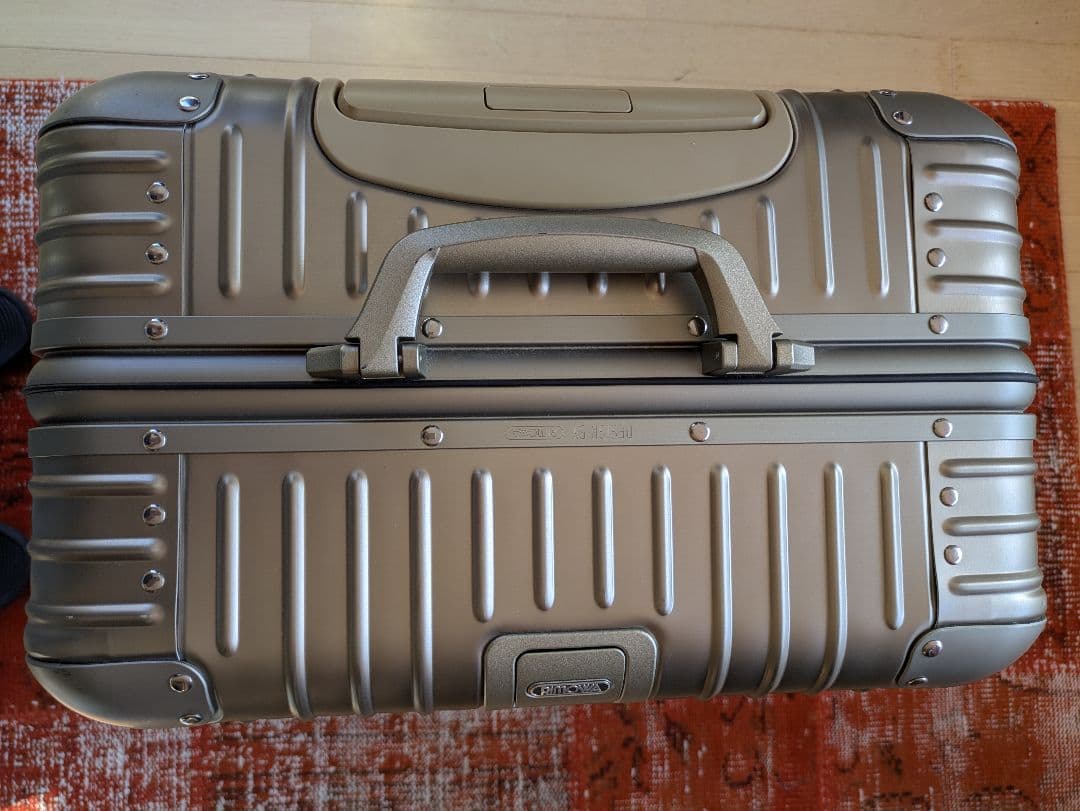 リモワRIMOWAトパーズチタニウム　キャリーケース　スーツケース　67L廃番