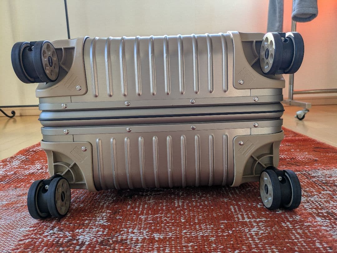 リモワRIMOWAトパーズチタニウム　キャリーケース　スーツケース　67L廃番