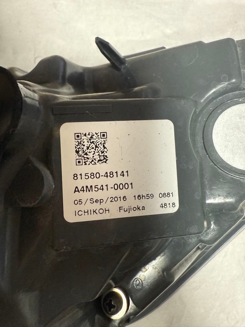 60系ハリアー（前期） 右テールレンズ バックドア側