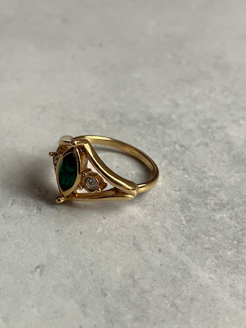 AVON ヴィンテージ リング エメラルドグリーンストーン 14号