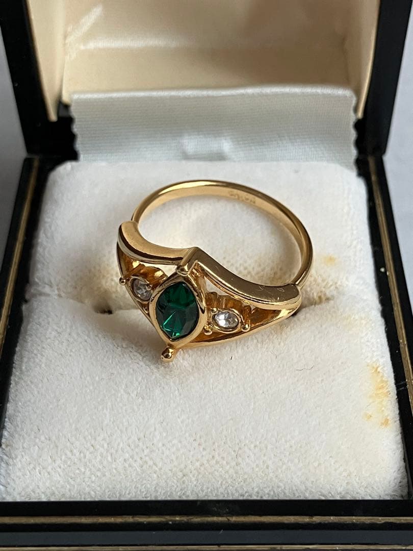 AVON ヴィンテージ リング エメラルドグリーンストーン 14号