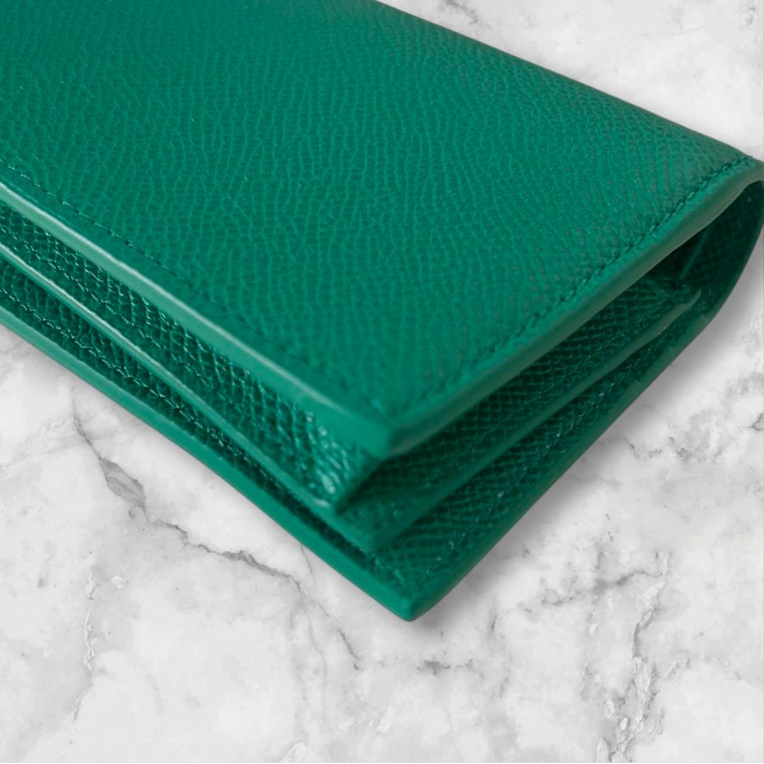 【極美品】フェラガモ 二つ折り財布 ヴァラ リボン グリーン SMERALDO