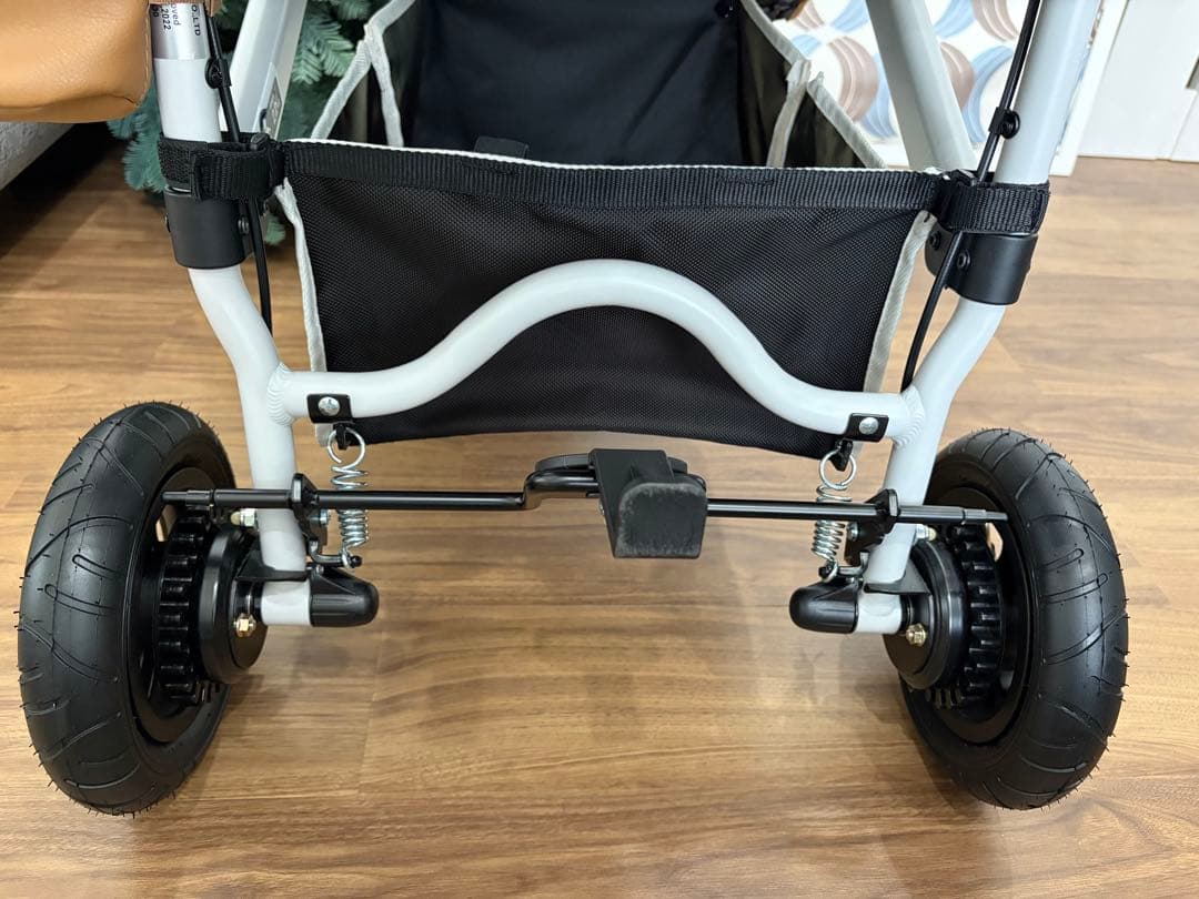 希少 カラーオーツ未使用に近い　エアバギー　最新フレームホワイトアッシュDOME