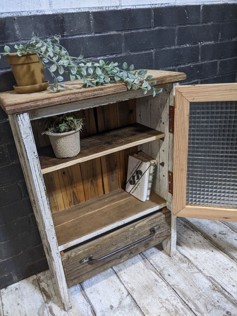 古材飾り棚　チェッカーガラス扉　白