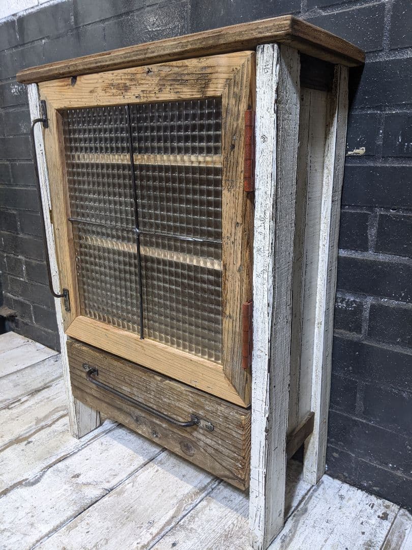 古材飾り棚　チェッカーガラス扉　白