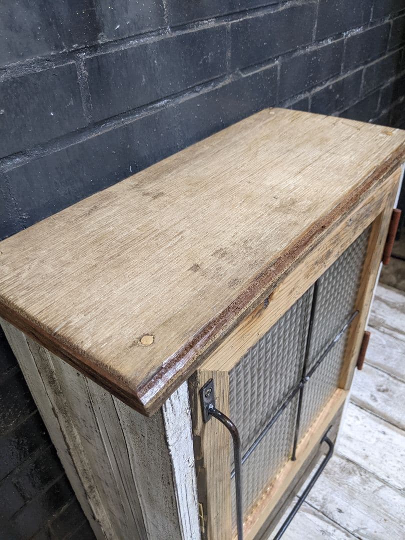 古材飾り棚　チェッカーガラス扉　白