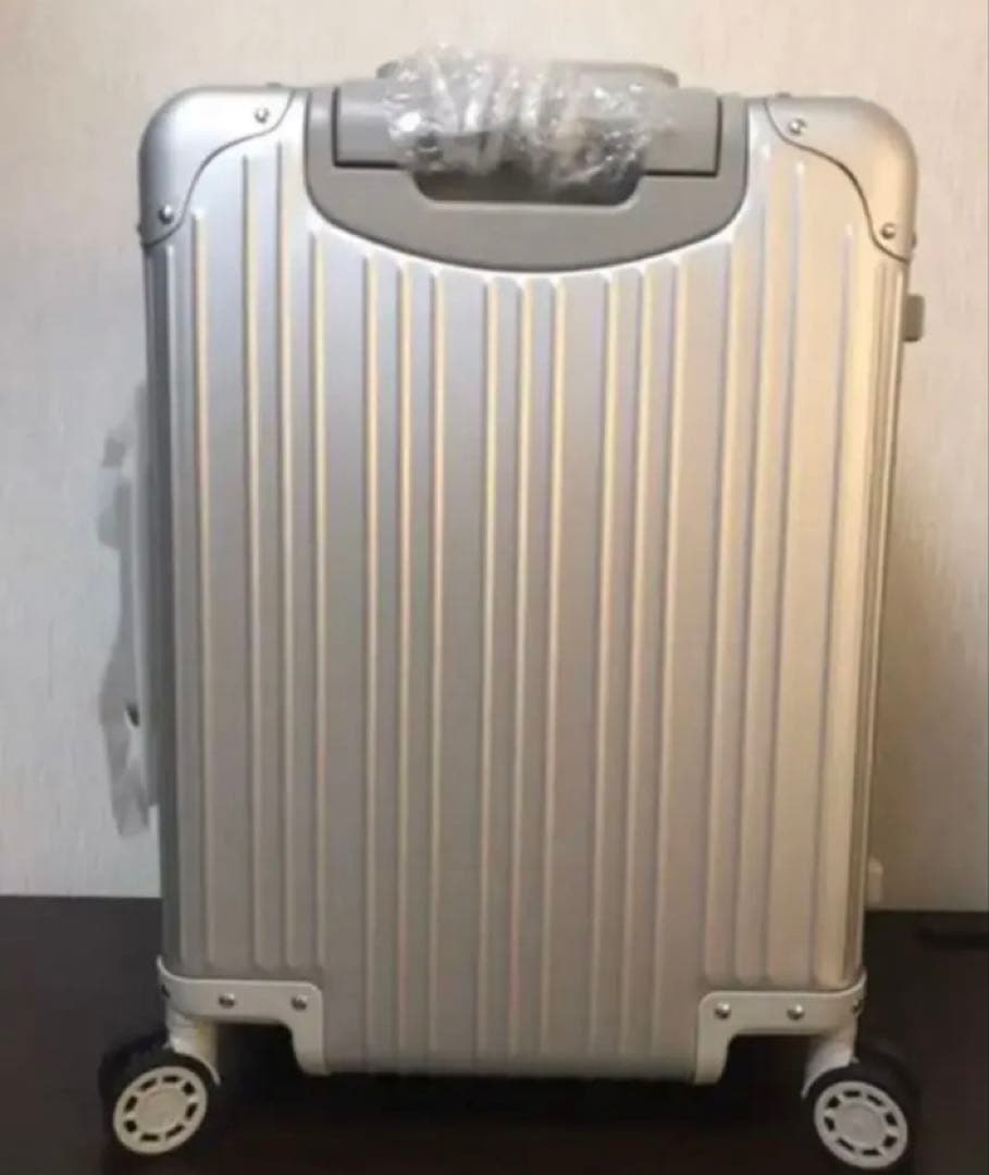 【未使用】リモワ Mercedes シルバー キャリーケース 65ℓ