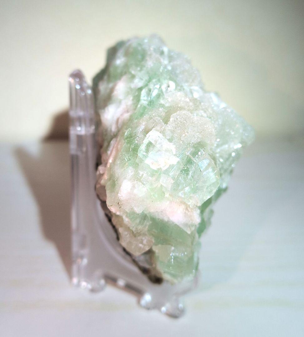 グリーンアポフィライト （魚眼石）　鉱物標本