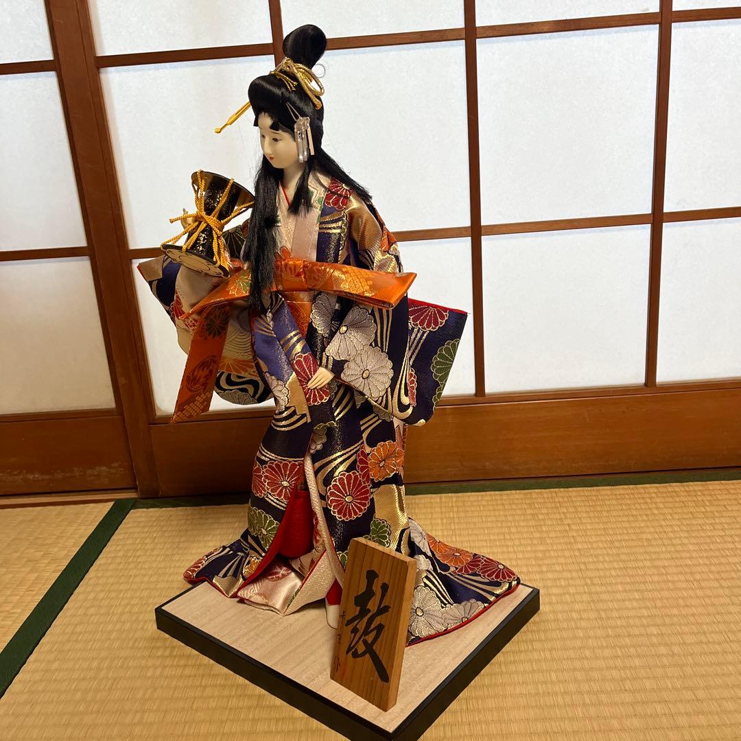 伝統的な日本人形 華やかな着物 工芸品 約50cm ガラスケース付き