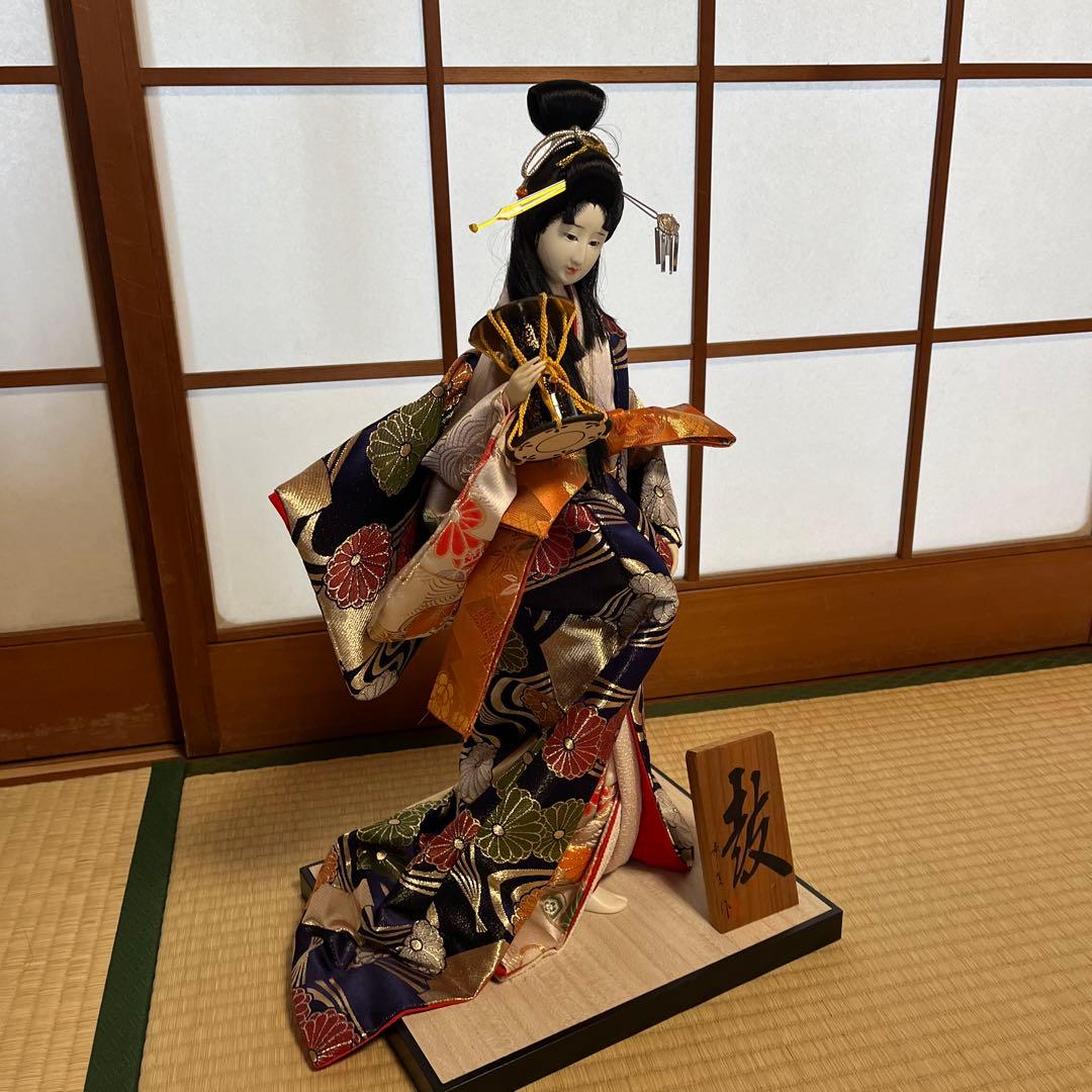 伝統的な日本人形 華やかな着物 工芸品 約50cm ガラスケース付き
