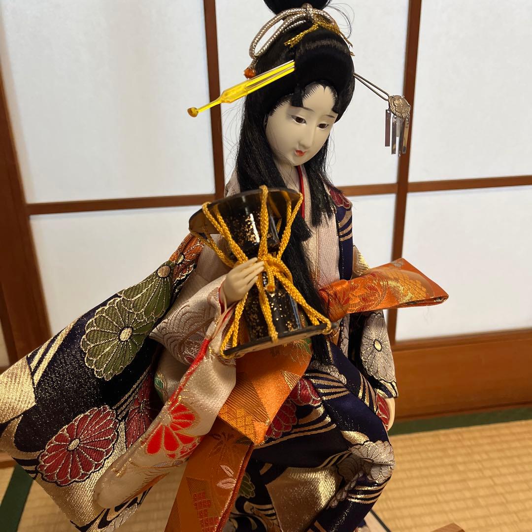 伝統的な日本人形 華やかな着物 工芸品 約50cm ガラスケース付き
