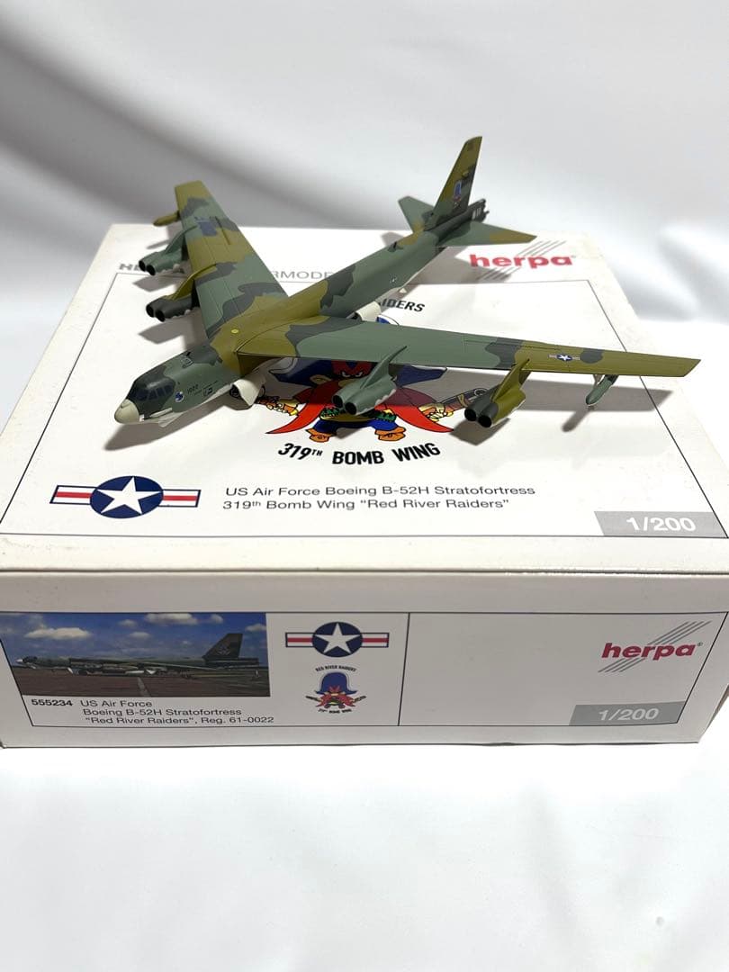航空機・ヘリコプター herpa 1/200 B-52H Stratofortress