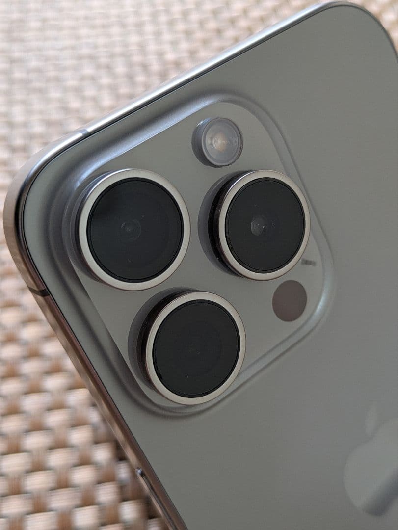 Apple iPhone 15 Pro ナチュラルチタニウム 本体 ＋おまけ