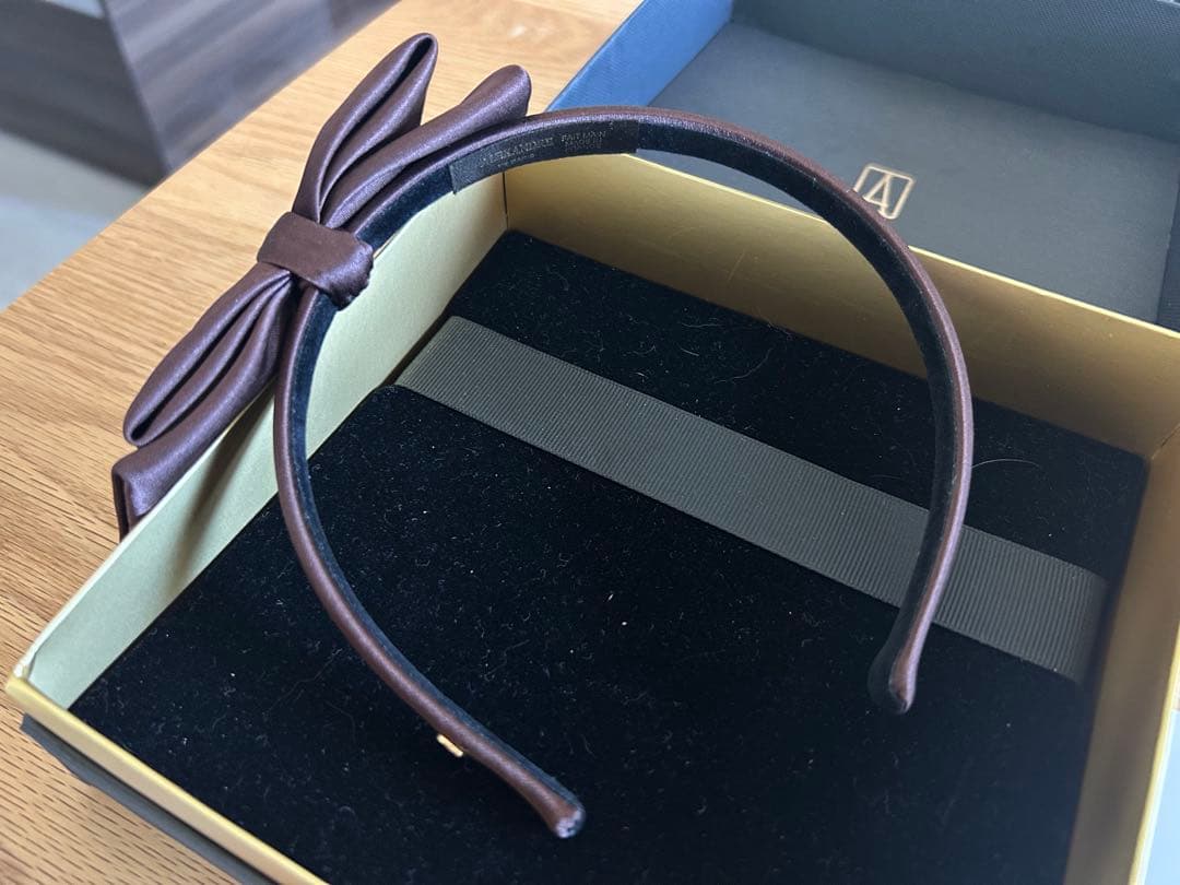 まかろんさま専用アレクサンドルドゥパリ サテンのリボンカチューシャ（ブラウン）