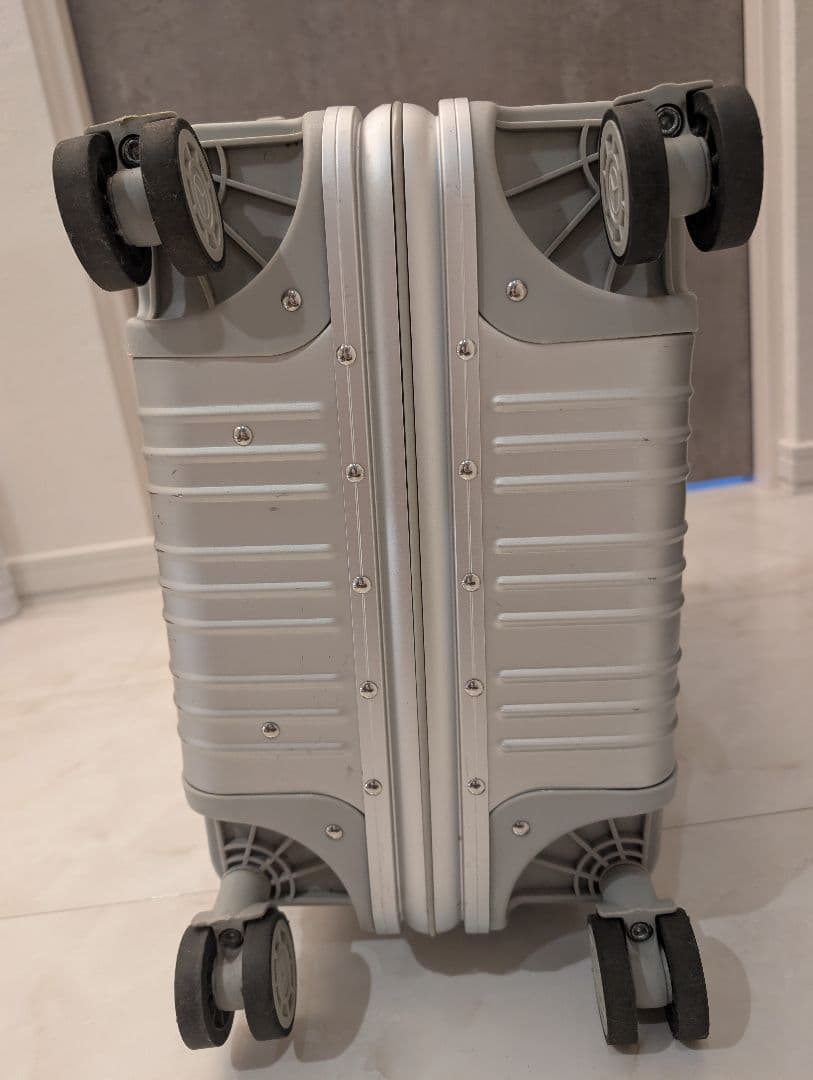 メルセデスベンツ キャリーケース アルミ 機内持ち込み 旅行 シルバー