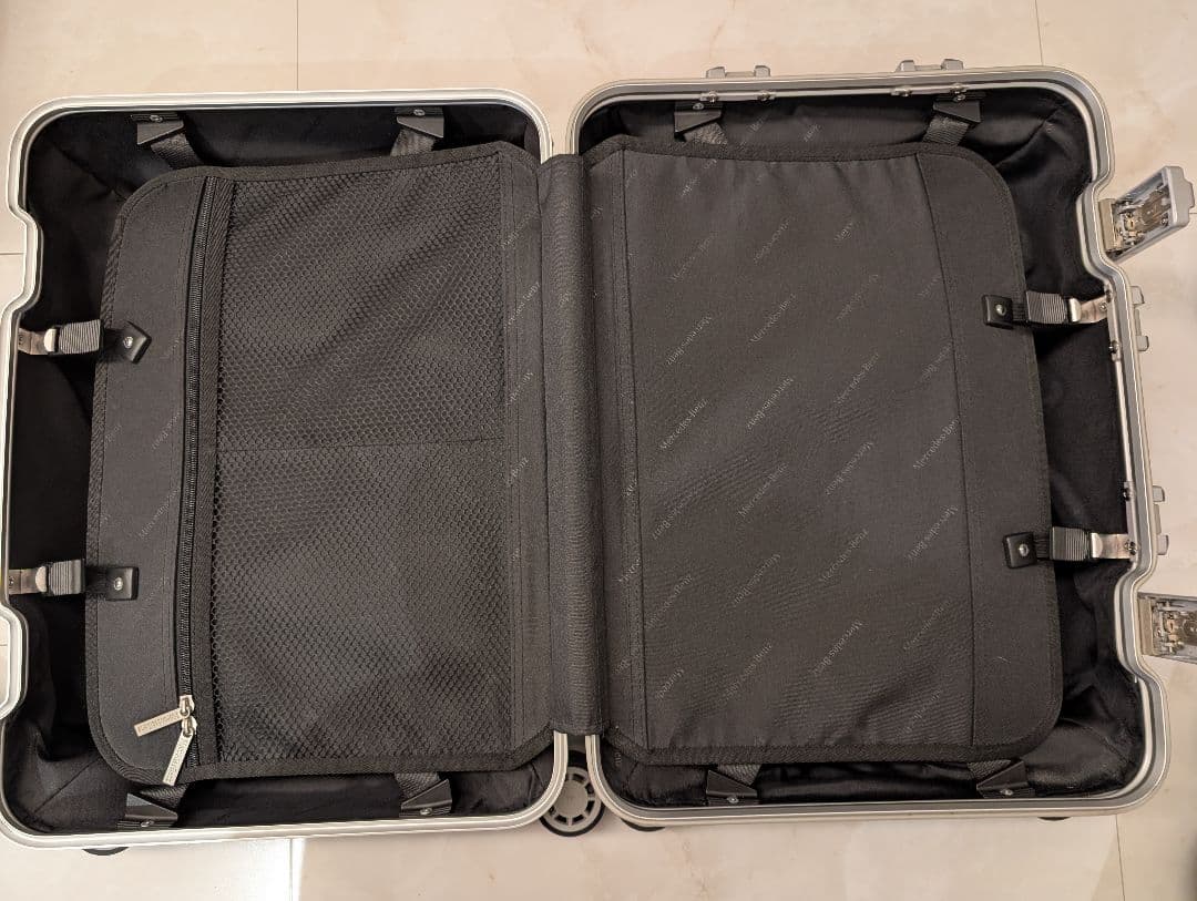 メルセデスベンツ キャリーケース アルミ 機内持ち込み 旅行 シルバー