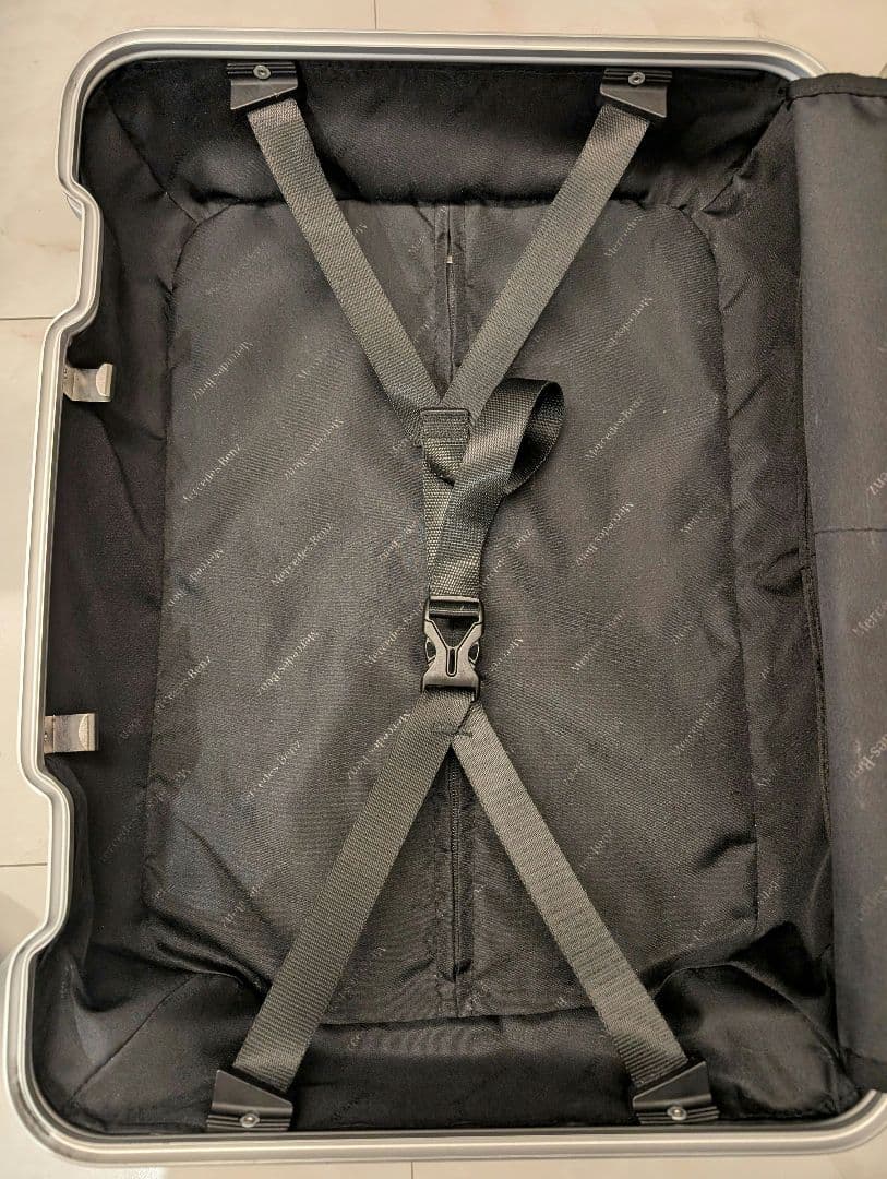 メルセデスベンツ キャリーケース アルミ 機内持ち込み 旅行 シルバー