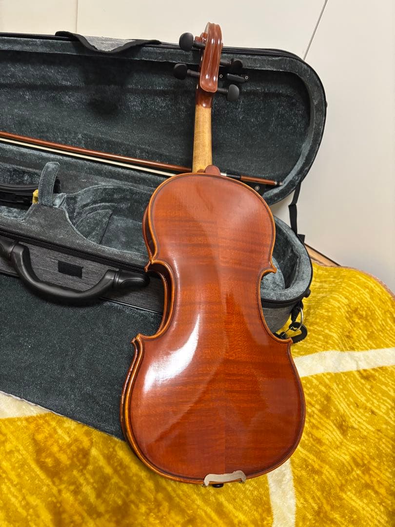ほぼ新品美品 バイオリン一本体と弓、ハードケース付き