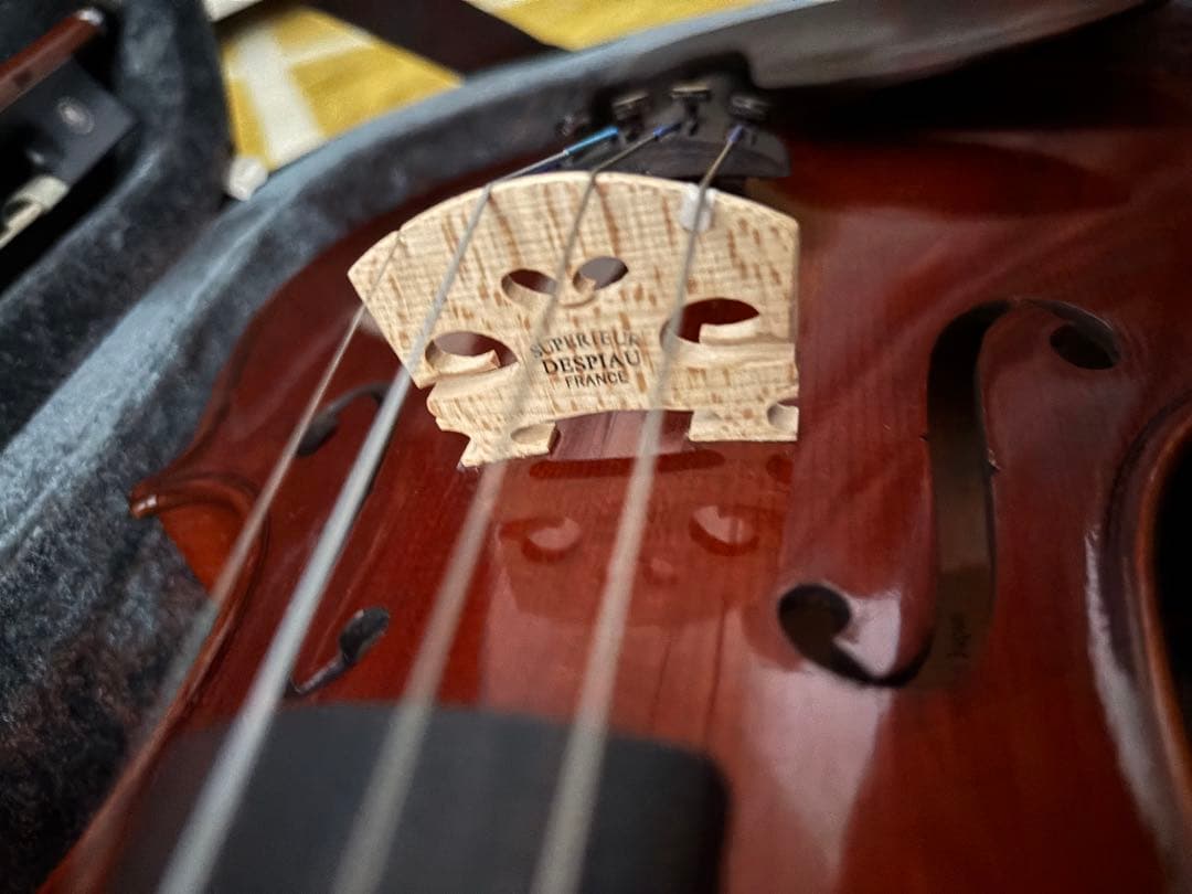 ほぼ新品美品 バイオリン一本体と弓、ハードケース付き